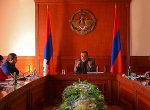 Սա քաղաքական շրջափակում է, սա միայն ճանապարհի արգելափակում չէ. Ռուբեն Վարդանյանն ընդլայնված խորհրդակցություն է հրավիրել
