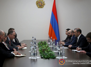 Армен Григорян и Тойво Клаар обсудили блокировку Лачинского коридора и сложившийся вследствие этого гуманитарный кризис