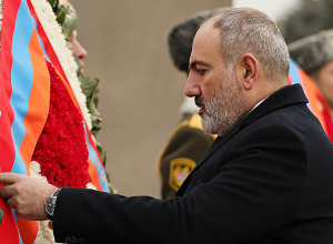 Վարչապետը հարգանքի տուրք է մատուցել Հայրենիքի համար իրենց կյանքը զոհաբերած հայորդիների հիշատակին