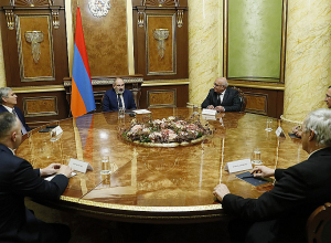 Никол Пашинян встретился с руководителями внепарламентских политических сил