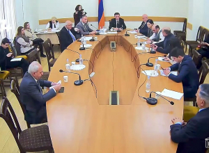 Вы должны мне давать слова, я должен составлять предложение? Как так может быть?