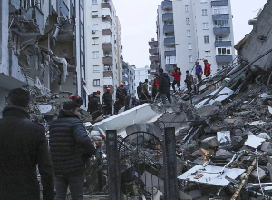 Число жертв землетрясения в Турции превысило 900 человек: Эрдоган