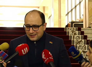 «Գլուխը պատին է տվել ցանկացած անձ, ով հանդգնի կասկածել Սերժ Սարգսյանի արժանապատվությանը».Մամիջանյան