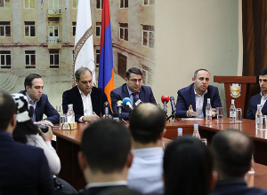 Հրատապ ասուլիս՝ փաստաբաններին՝ ոստիկանների կողմից ծեծի ենթարկելու միջադեպի առիթով․ Ուղիղ