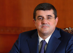 Президент Арцаха прекращает сидячую забастовку