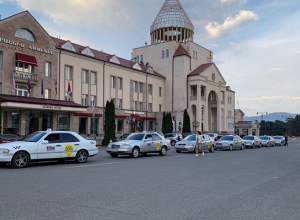 Վառելիքի ու սեղմված գազի սղության պատճառով Արցախում տաքսի ծառայությունները բարձրացրել են գները