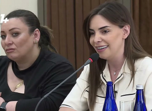 Если бы это было при бывших, вы бы сказали, что это должность, предусмотренная для любовницы  вице-мэра