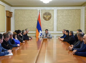 Президент Араик Арутюнян встретился с фракцией НС «Свободная Родина-ОГА»