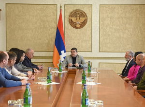 Президент Араик Арутюнян принял членов фракции «Единая Родина» НС Республики Арцах