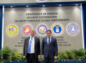 Министр обороны встретился с Джимом Харшем