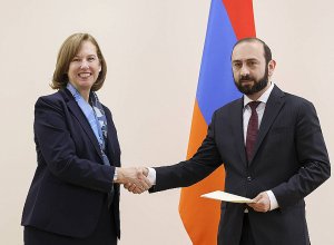 ՀՀ-ում ԱՄՆ նորանշանակ դեսպանն իր հավատարմագրերի պատճենն է հանձնել ՀՀ ԱԳ նախարարին