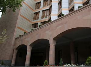 По факту инцидента в Национальном Собрании возбуждено уголовное дело, задержан один человек: СК