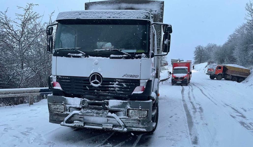 thumbnail_Փրկարարներն արգելափակումից դուրս են բերել ավտոմեքենաները (2)