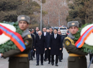 Высокопоставленные чиновники почтили память жертв Сумгаита