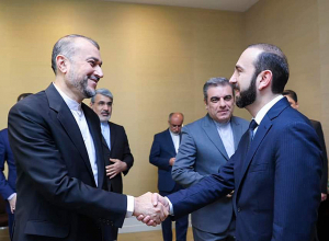 Мирзоян встретился с главой МИД Ирана