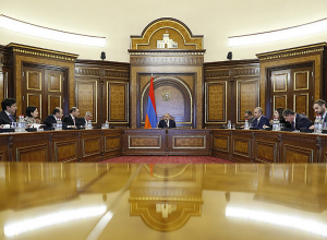 Пашинян обсудил управление миграционными потоками, демографическую стратегию