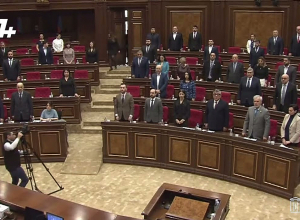 Парламент почтил память жертв 1 Марта минутой молчания