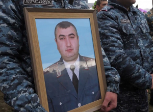 В Арцахе простились с погибшими полицейскими