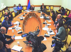 Так вы переворачиваете очевидную реальность с ног на голову: Минасян - Варданяну