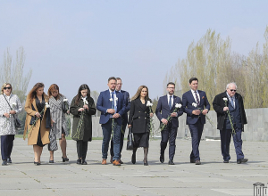 Լեհաստան-Հայաստան բարեկամական խումբն այցելել է Ծիծեռնակաբերդի հուշահամալիր