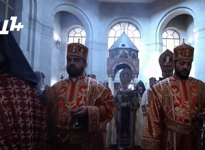 Սուրբ Հարության հայրապետական պատարագ