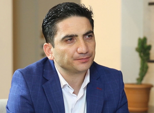 Ավարտվել է Նաիրի Հոխիկյանի կողմից դատավորին վիրավորելու դեպքի նախաքննությունը