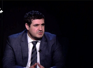 Это Серж Саркисян заявил в 2005г., что назначение повторного референдума – это уступка со стороны РА: А. Егоян