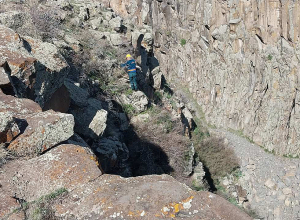 Գտաշեն-Բյուրակն գյուղերի միջնամասում երիտասարդներն իջել են ձորը և չեն կարողանում դուրս գալ