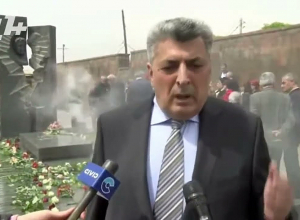 Меня тоже интересует, когда будет установлен памятник Карену Демирчяну: Степан Демирчян