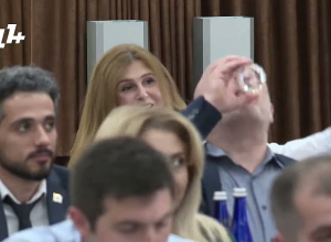 Спор между членами Совета старейшин: кто оппозиционер?