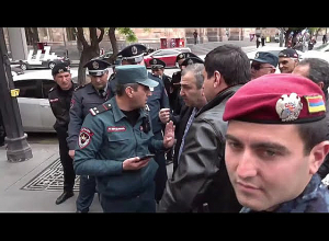 Спор между жителями Фирдуса и полицией