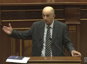 Хватит вам быть хвостом двуглавого дракона, будьте самостоятельны: Виген Хачатрян