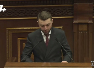 Несколько минут назад на свет появился мой первенец: депутат от ГД раскритиковал оппозиционеров с трибуны НС и приветствовал свою дочь