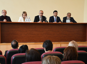 Դպրոցների տնօրենների հետ հանդիպմանը Արմավիրի մարզպետը հանձնարարել է մեծ ուշադրություն դարձնել աշակերտների հաճախելիությանը