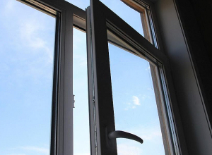 Վանաձորում 60-ամյա կինը պատուհանները մաքրելիս ընկել է 5-րդ հարկից