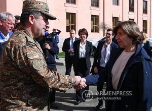 Министр иностранных дел Франции находится в Джермуке