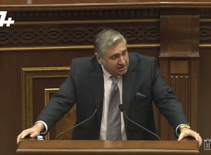 Очевидно, что азербайджано-армянские и турецко-армянские отношения переплелись: Хачатрян