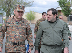 Сурен Папикян с внезапным проверочным визитом посетил воинские части МО