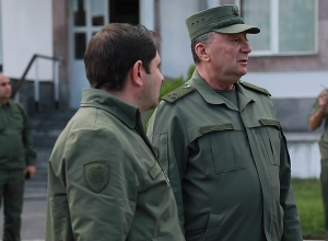 Սուրեն Պապիկյանն այցելել է ՊՆ զորամասեր