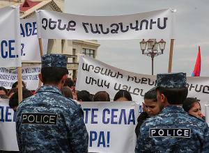 Ստեփանակերտ, Վերածննդի հրապարակ, Մայիսի 9 (լուսանկարներ)