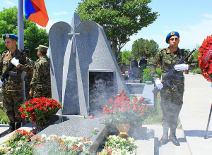 В военном пантеоне «Ераблур» состоялась церемония поминовения национального героя Республики Армения Ваагна Асатряна