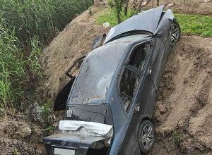 Ավտոմեքենան ընկել է ջրատարը