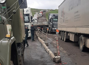 Փրկարարները բեռնատարը դուրս են բերել ճանապարհի երթևեկելի գոտուց