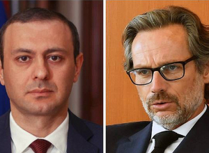 Состоялся телефонный разговор секретаря СБ Армена Григоряна с Йенсом Плетнером