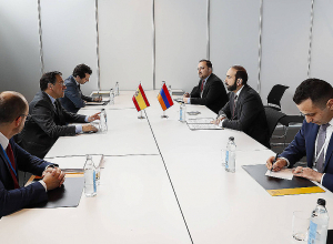 Арарат Мирзоян встретился с министром ИД Испании Хосе Мануэлем Альбаресом Буэно