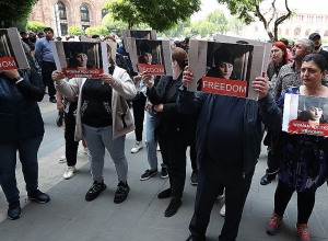 Զոհված զինծառայողների ծնողները շարունակում են անժամկետ նստացույցը. ՈՒՂՒՂ