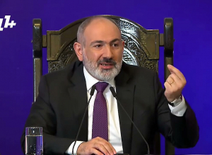 Нет, я не смотрел кадры: Пашинян о видеоматериале, на котором его сын садится в машину