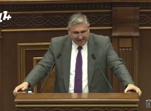 Փաշինյանն ուզում է ուրանալ մեր պայքարը. Խաչատրյան