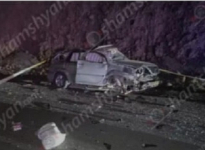 Երեւան-Գյումրի ճանապարհին Lexus-ը մի քանի պտույտ շրջվել է․ վարորդը տեղում մահացել է. Shamshyan.com