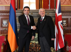 Армения заинтересована в развитии многосторонних отношений с Великобританией: Ален Симонян – сэру Линдси Хойлу